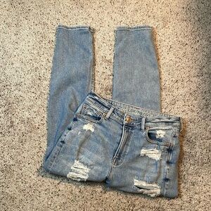 American Eagle Light Wash Stretch Distressed Ripped Mom Jean‎ Size 2 Short